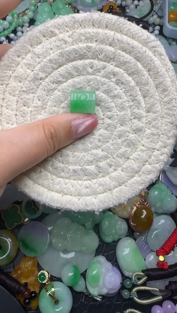 颈饰未镶嵌翡翠天然缅甸翡翠吊坠