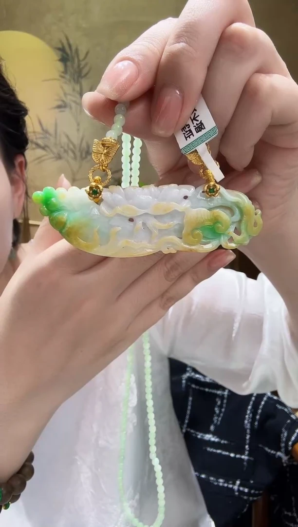 颈饰未镶嵌翡翠吊坠