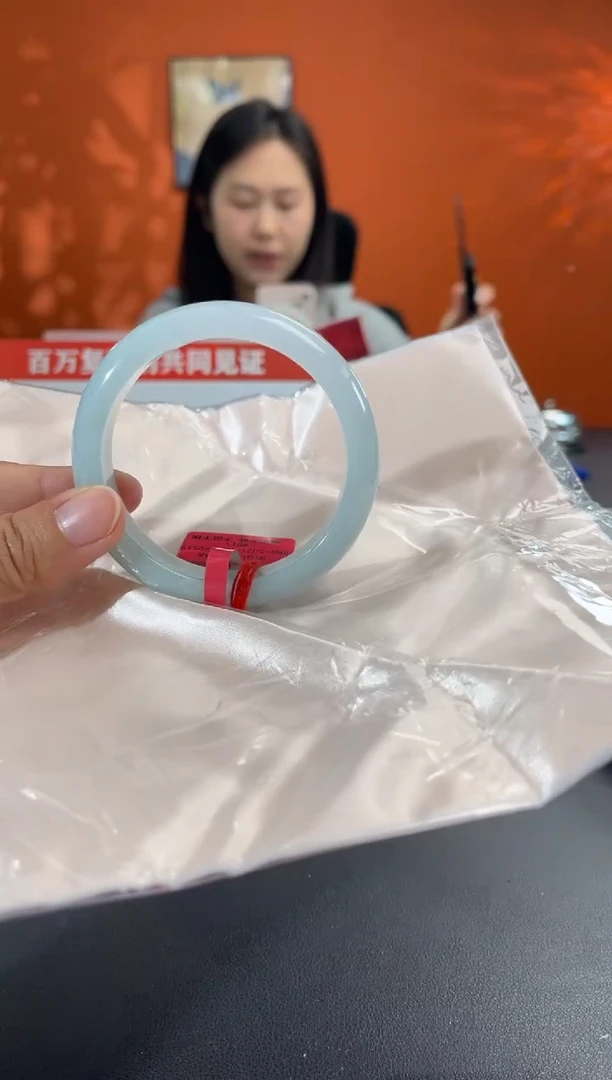 未镶嵌手镯翡翠9        圈口55.6