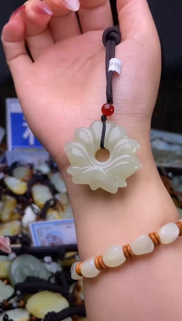 和田玉未镶嵌颈饰1