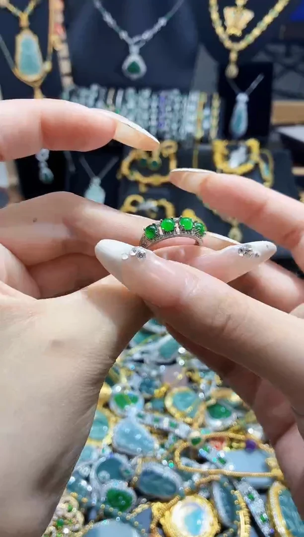 翡翠未镶嵌吊坠(不含链)天然翡翠a货 多样性发其一