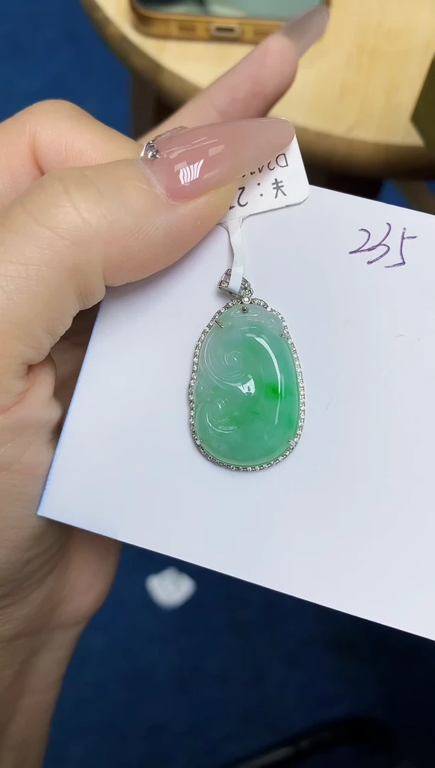 翡翠18K金镶嵌颈饰天然翡翠A货