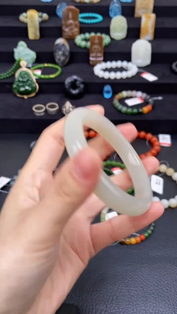 未镶嵌和田玉挂件晴白手镯内径57+