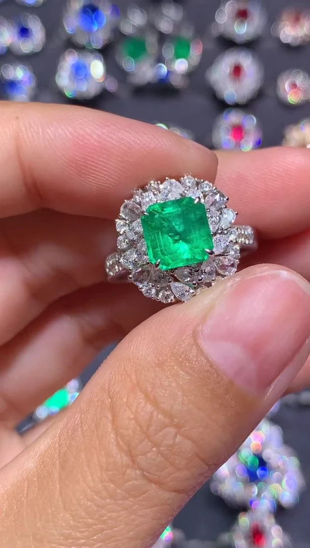 18K金镶嵌戒指祖母绿1.72CT