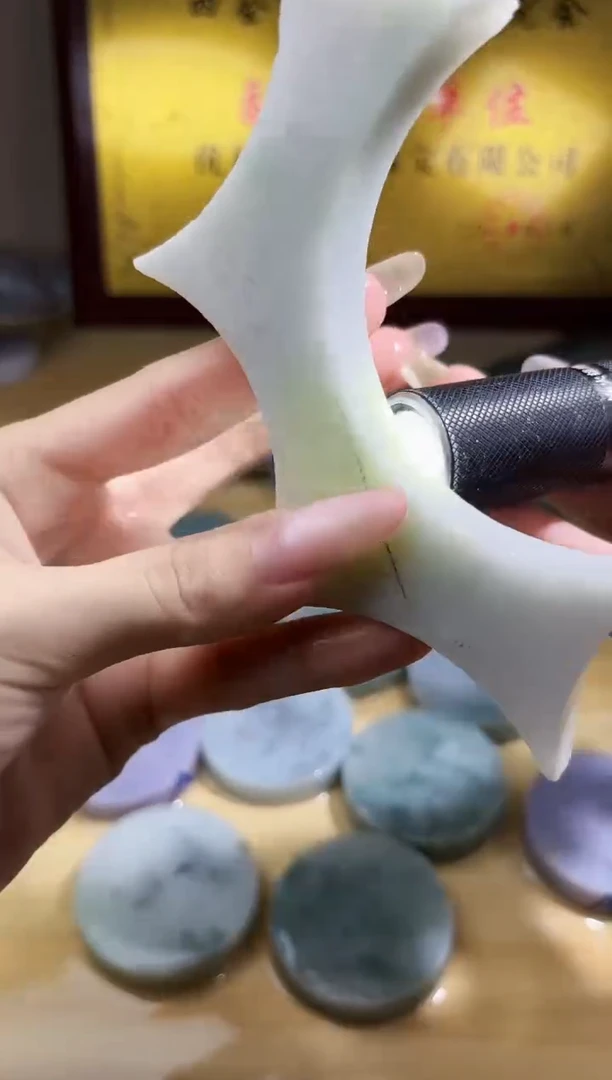 翡翠未镶嵌颈饰翡翠A货 温谭475