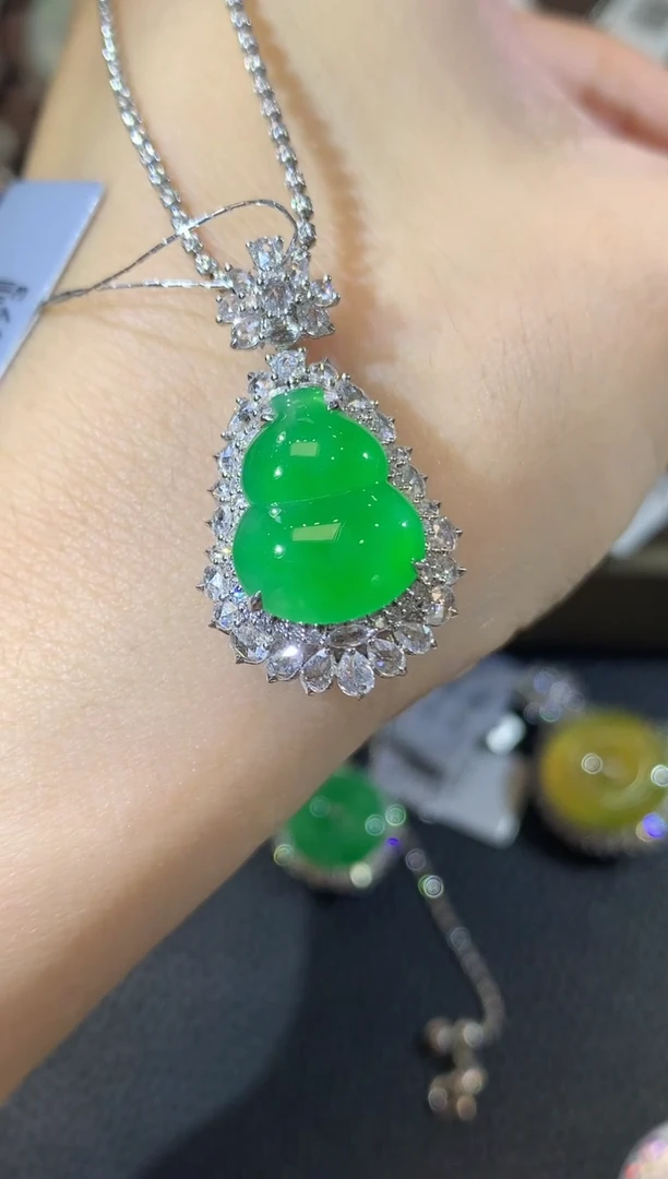 翡翠18K金镶嵌吊坠(不含链)D53