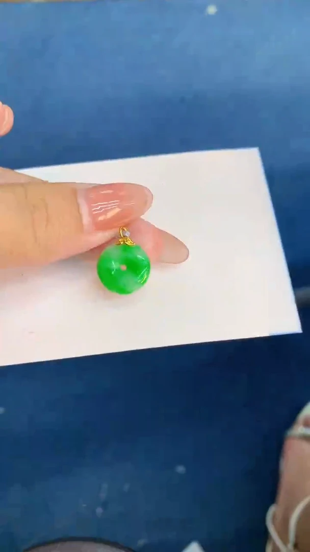 翡翠18K金镶嵌颈饰           1