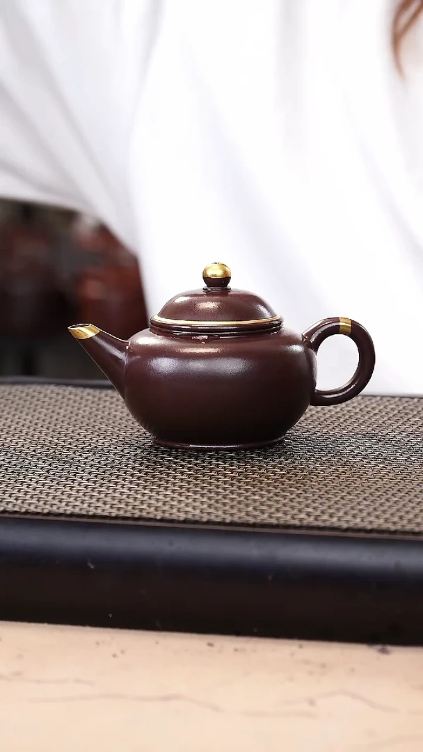 茶壶紫砂四号井茄皮紫泥描金水平140cc
