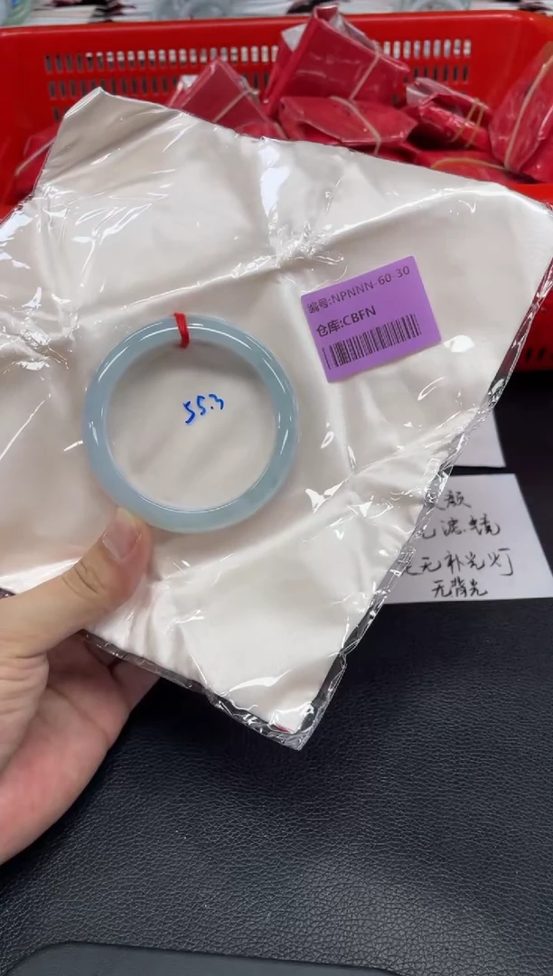 翡翠手镯未镶嵌翡翠手镯