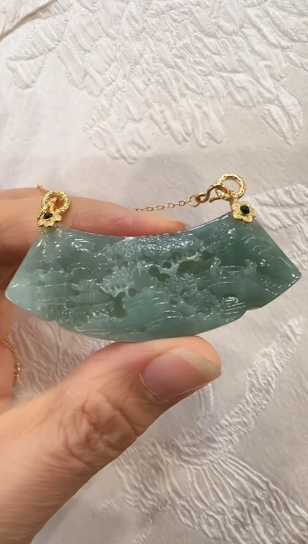 翡翠未镶嵌颈饰国风