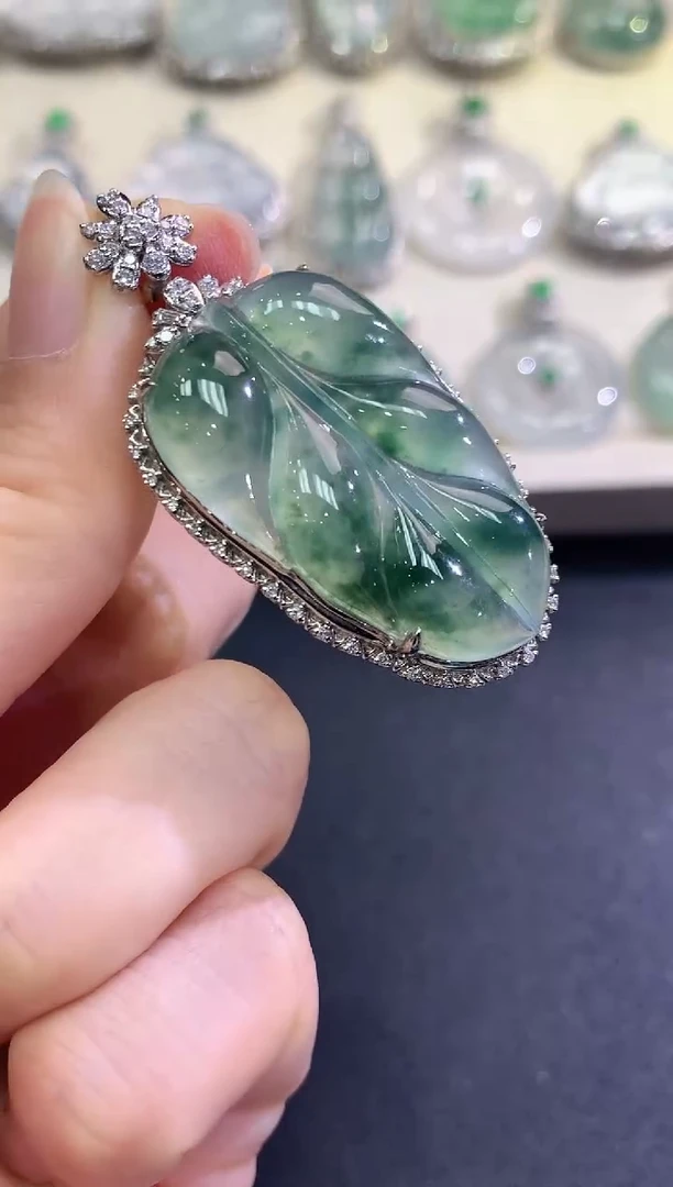 【闪购商品】翡翠颈饰18K金镶嵌B116