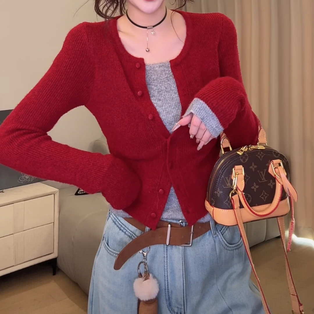 时尚设计感拼色针织显瘦假两件上衣女秋冬新款圆领网红长袖毛衣