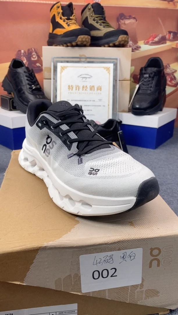 EVA飞织网面运动鞋（微瑕）黑白色运动鞋尺码42