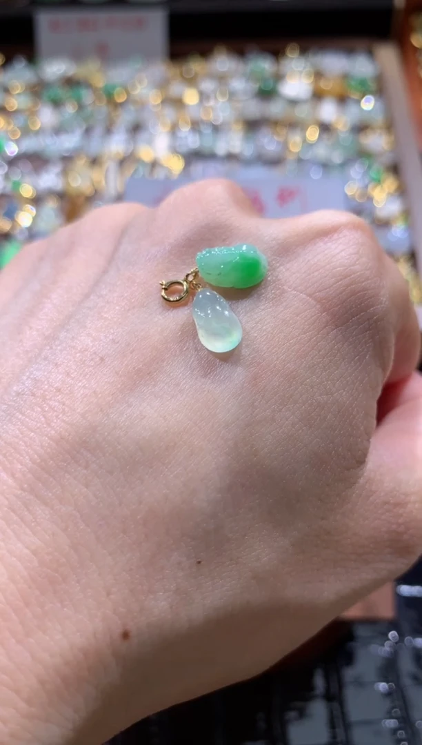 翡翠18K金镶嵌颈饰翡翠