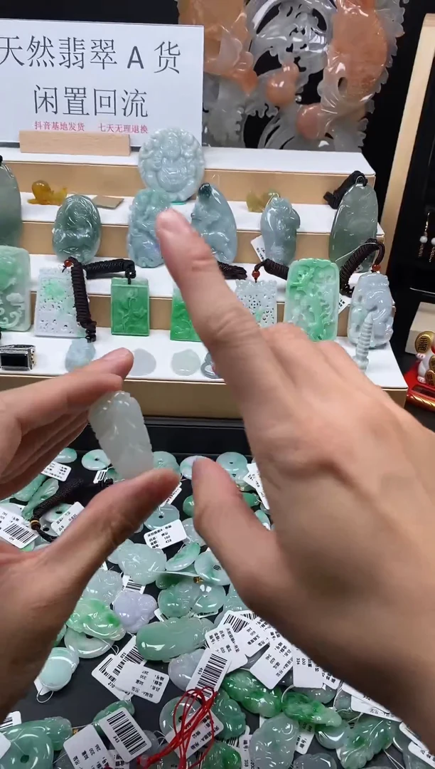 【闪购商品】翡翠颈饰未镶嵌17叶子