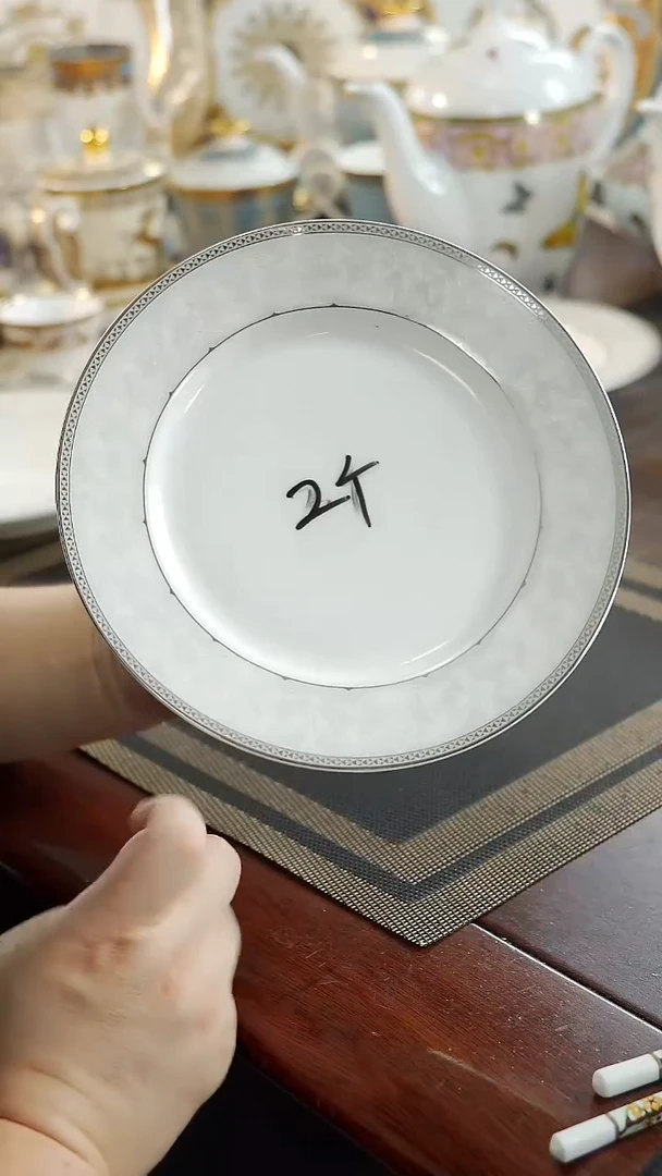 瓷片8英寸平盘2个