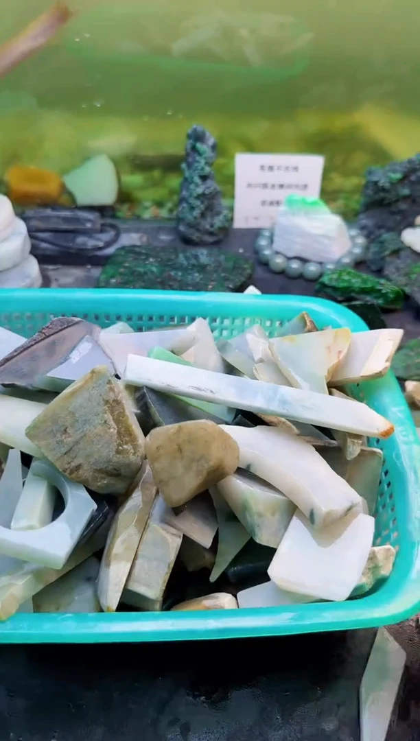 翡翠未镶嵌颈饰天然翡翠203