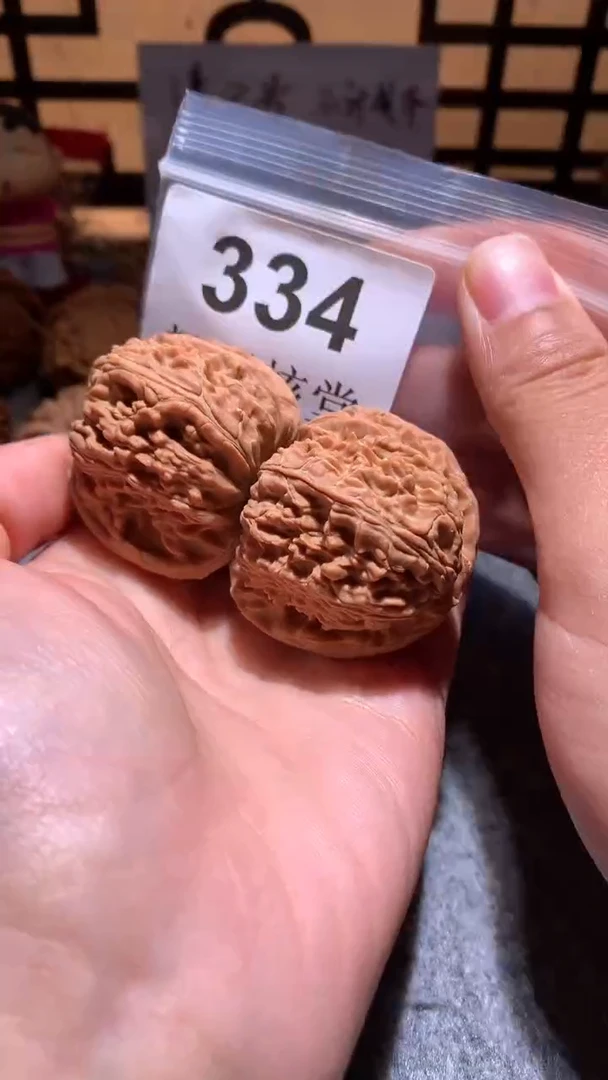 把件文玩核桃【趣玩核堂】 334号，42左右白狮子