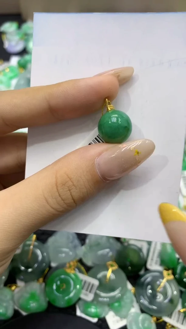 颈饰18K金镶嵌翡翠天然缅甸翡翠A货