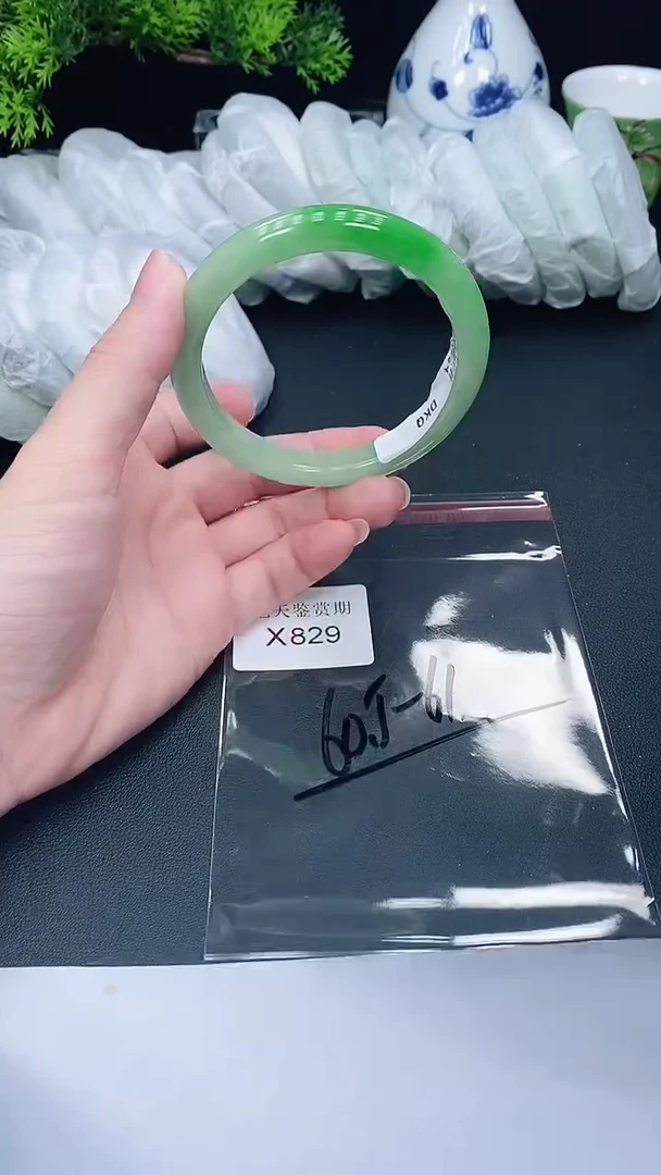 未镶嵌手镯翡翠829