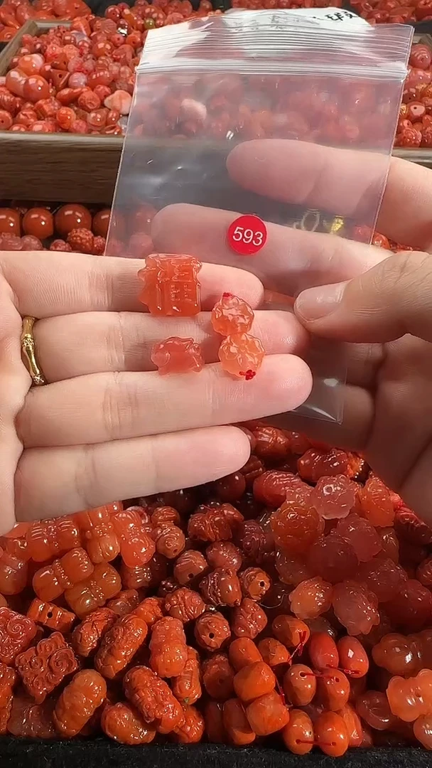 颈饰未镶嵌南红玛瑙1