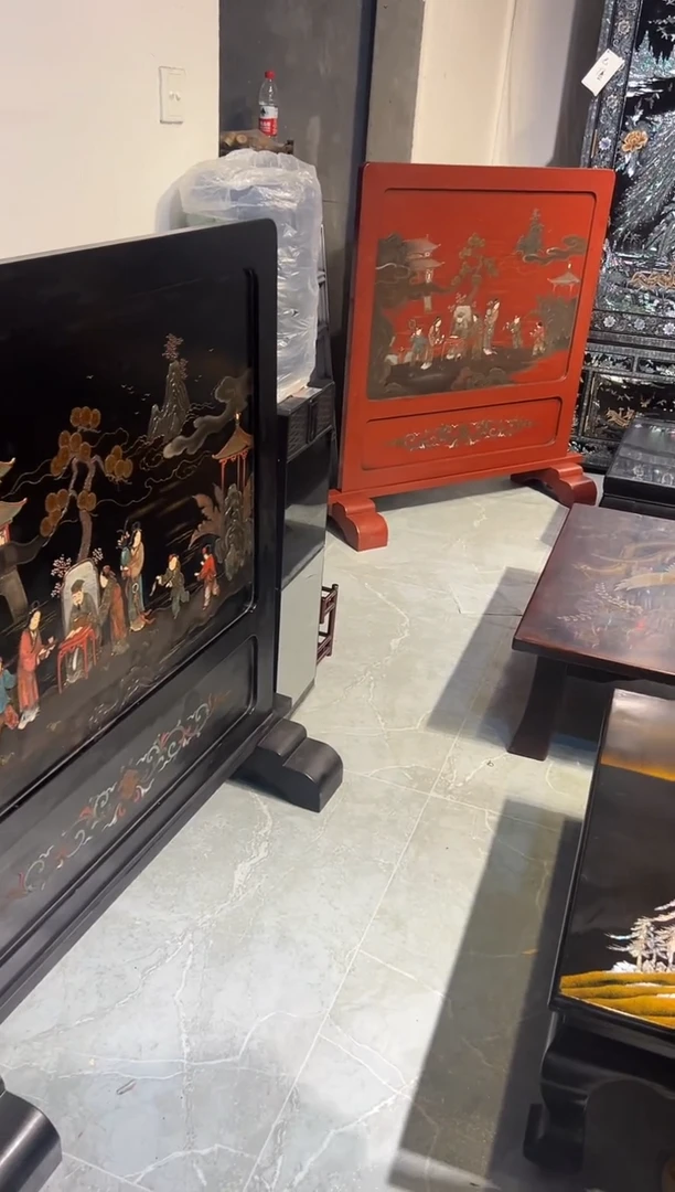 漆雕 落地插屏一对，一红一黑 （长1.18宽37cm高1.07m）