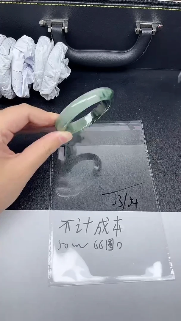 时尚女款冰透镯（一物一拍）77