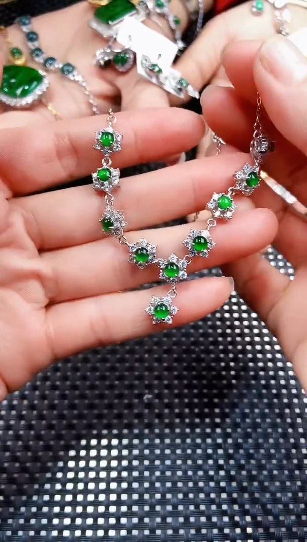 【闪购商品】翡翠颈饰未镶嵌111111111