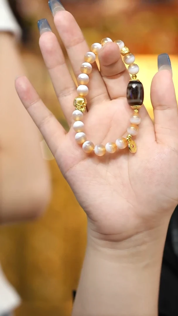 未镶嵌颈饰玛瑙/玉髓（覆膜）Q33479多样性发其一