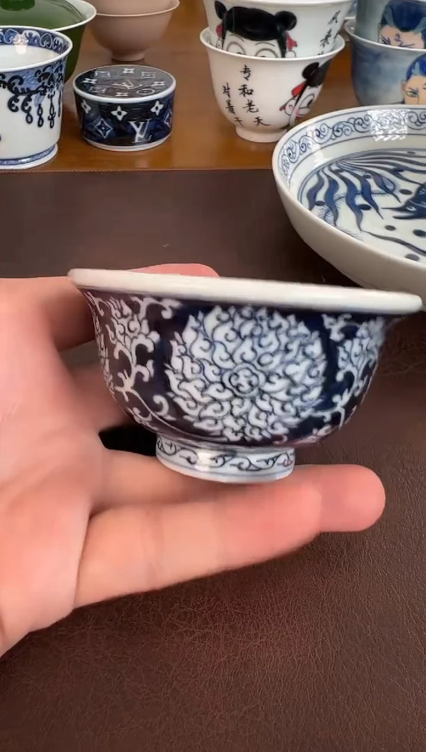 潇**然照夜白青花蓝地金刚莲压手