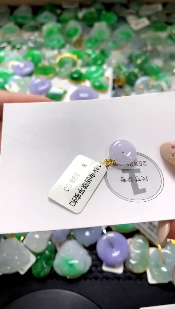 翡翠18K金镶嵌颈饰1111111111111111