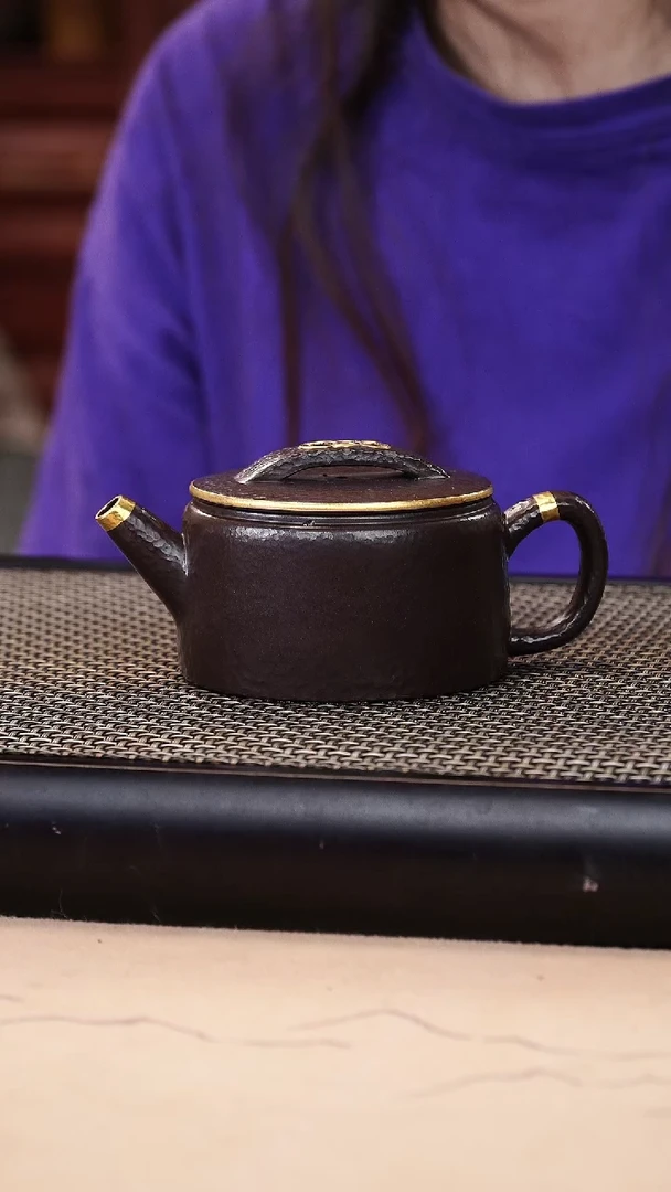 茶壶紫砂四号井茄皮紫泥描金锤纹汉瓦160cc