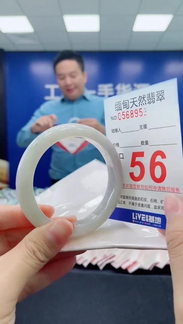 未镶嵌手镯翡翠天然翡翠手镯