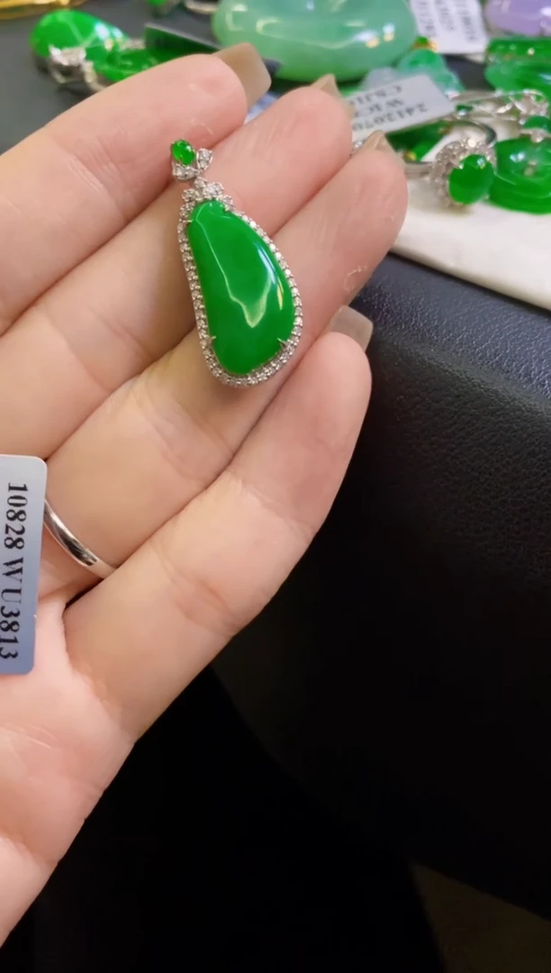 【闪购商品】翡翠颈饰18K金镶嵌吊坠