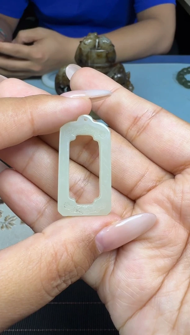 和田玉未镶嵌颈饰1