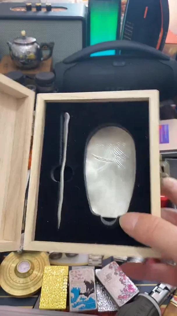 瓷片闪购商品  如图所示