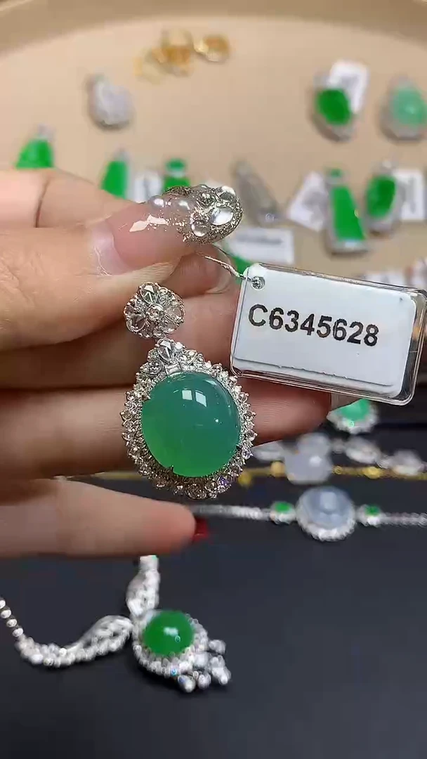 【闪购商品】翡翠吊坠(不含链)18K金镶嵌CLF-2336