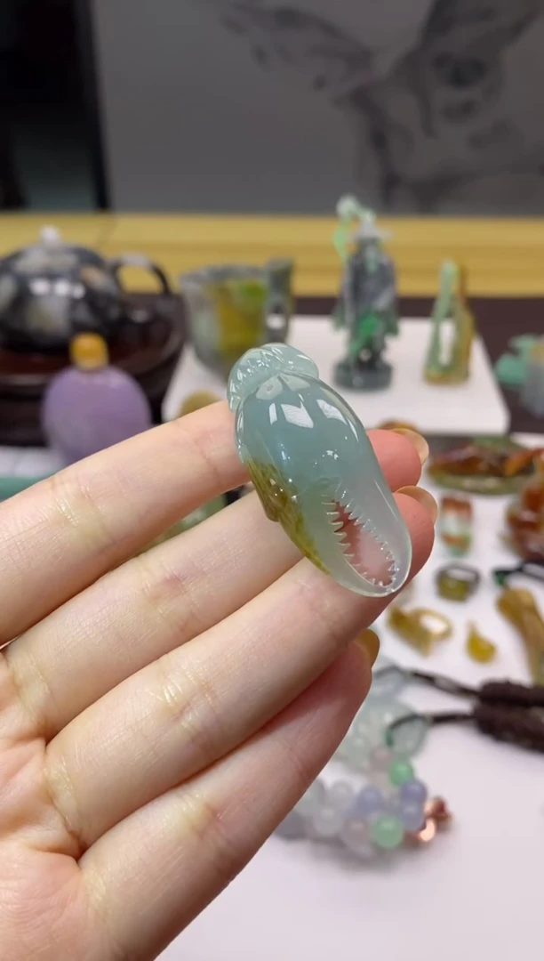 翡翠挂件未镶嵌翡翠蟹钳