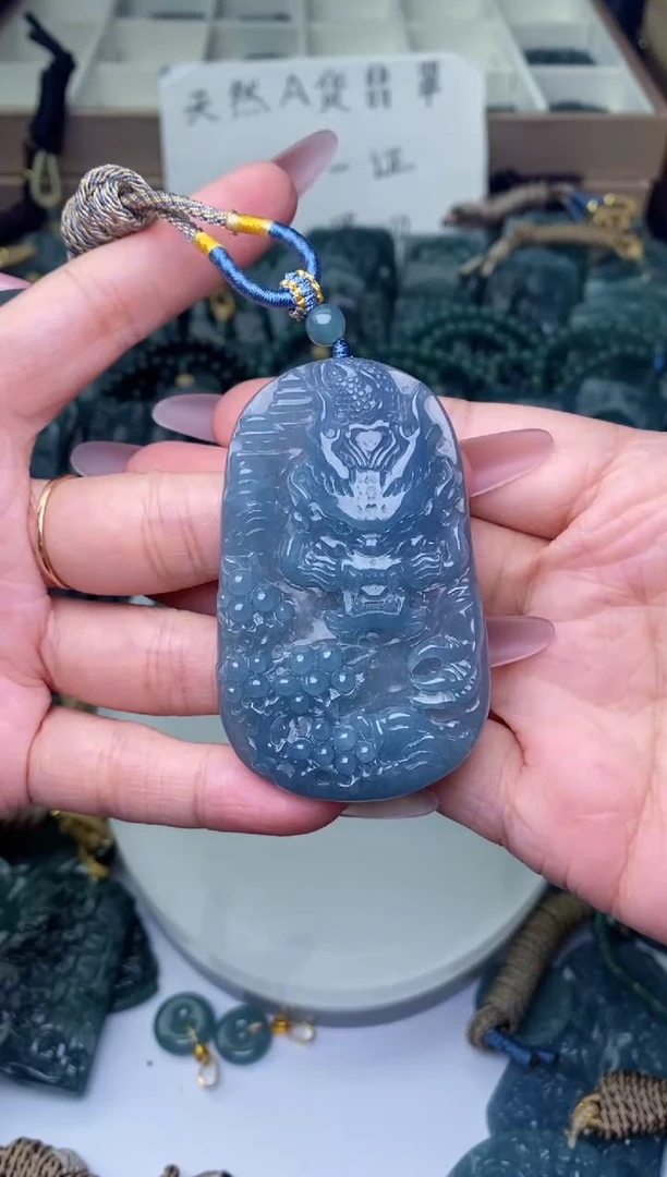 颈饰未镶嵌翡翠