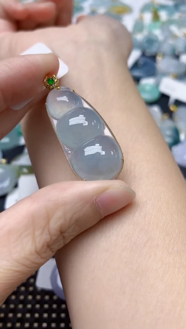 颈饰18K金镶嵌翡翠?**?天然缅甸A货翡翠