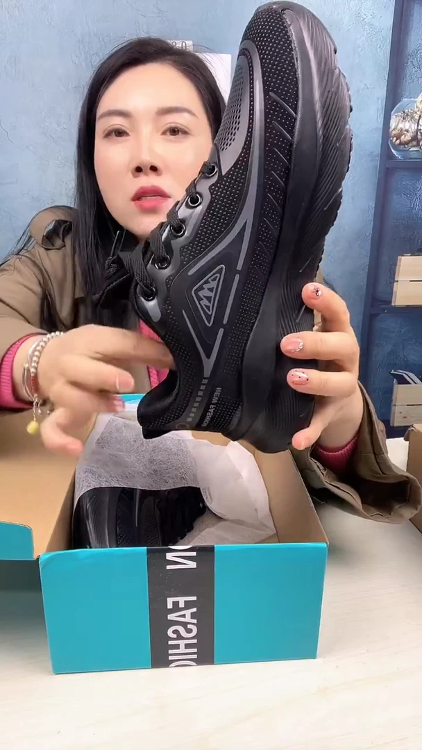 42黑灰皮面运动鞋  捡漏