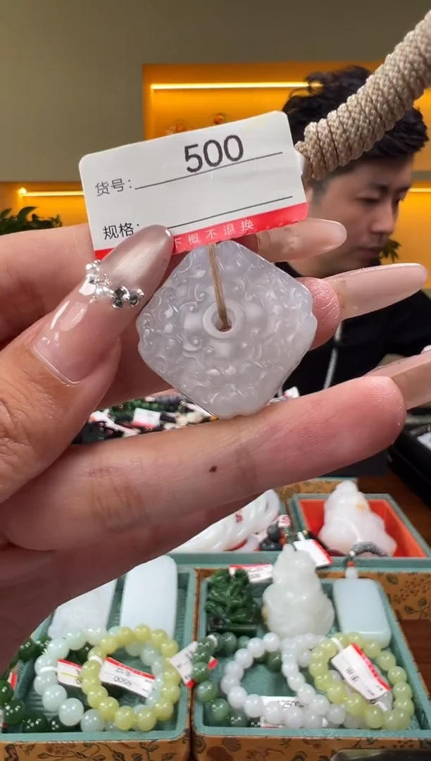 和田玉未镶嵌颈饰1