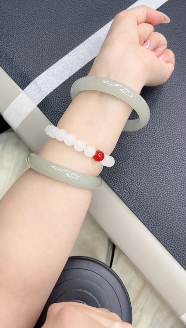 石英质玉手镯未镶嵌53-64.9