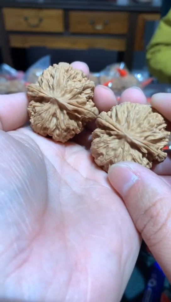【闪购商品】文玩核桃吊坠苹果园核桃