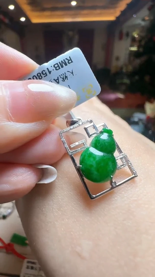 【闪购商品】翡翠吊坠(不含链)未镶嵌翡翠