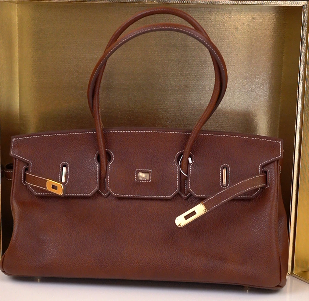 (全新未拆封）轻奢时尚高级经典潮流百搭女士包包 40*19*22