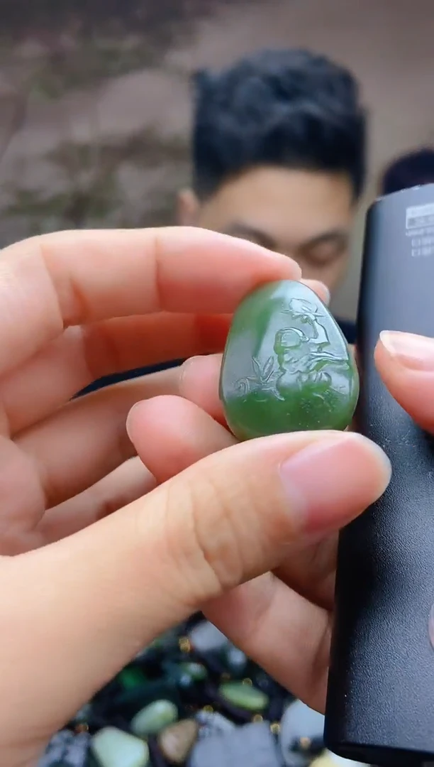 颈饰未镶嵌和田玉1