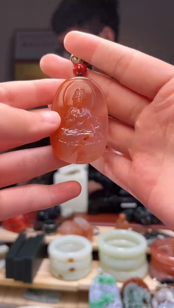 颈饰未镶嵌南红玛瑙吊坠