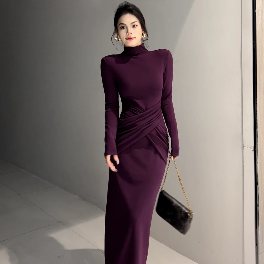 新款气质交叉收腰压褶连衣裙长袖秋冬保暖长裙优雅百搭纯色直筒裙