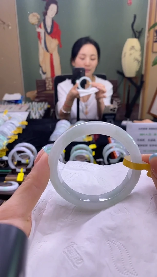 翡翠手镯未镶嵌55圈口t